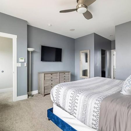 4 Bedroom 3 Bath Sleeps 10 Pet Friendly Private Backyard, 2 Car Garage, City Views, Close To All Stadiums And Casino Pittsburgh Exterior photo