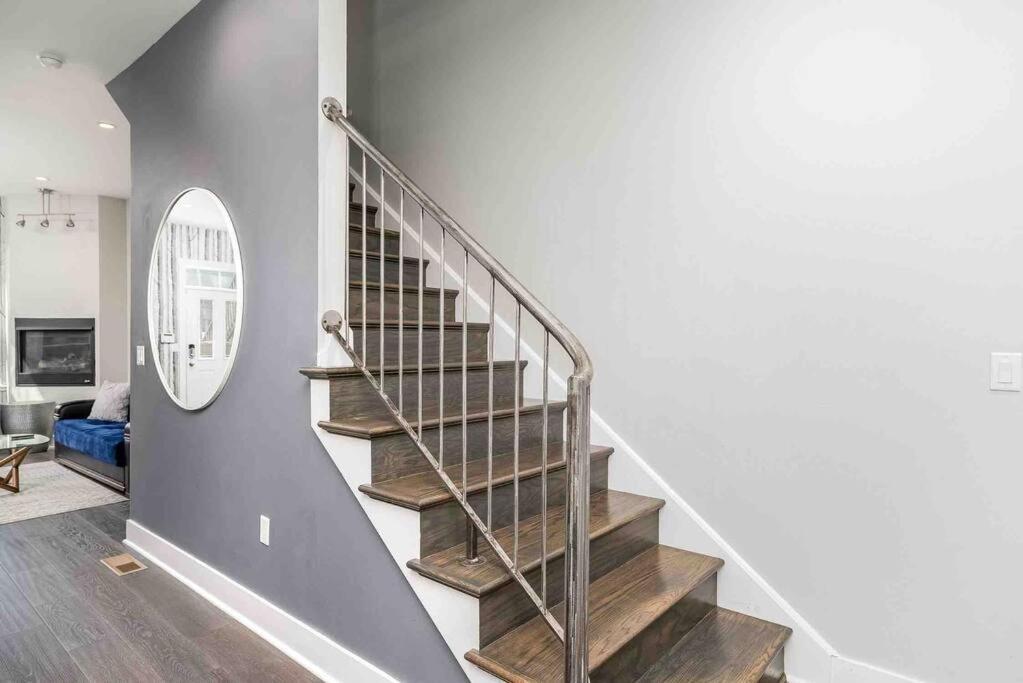 4 Bedroom 3 Bath Sleeps 10 Pet Friendly Private Backyard, 2 Car Garage, City Views, Close To All Stadiums And Casino Pittsburgh Exterior photo