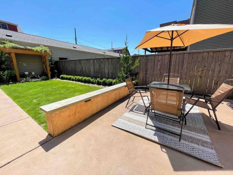 4 Bedroom 3 Bath Sleeps 10 Pet Friendly Private Backyard, 2 Car Garage, City Views, Close To All Stadiums And Casino Pittsburgh Exterior photo
