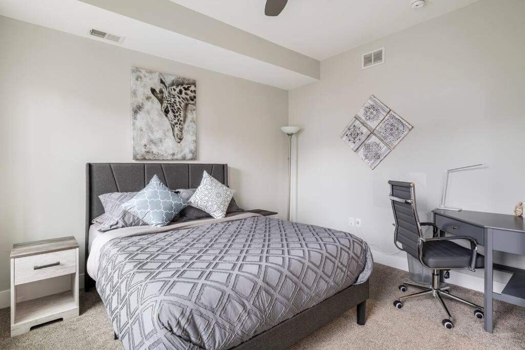4 Bedroom 3 Bath Sleeps 10 Pet Friendly Private Backyard, 2 Car Garage, City Views, Close To All Stadiums And Casino Pittsburgh Exterior photo