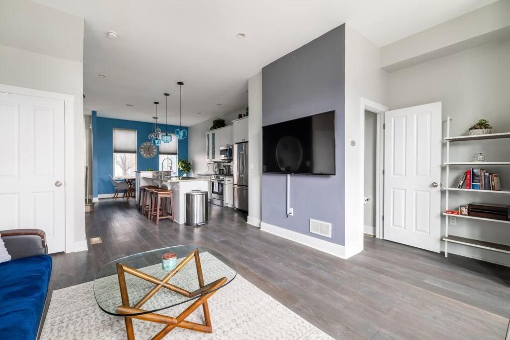 4 Bedroom 3 Bath Sleeps 10 Pet Friendly Private Backyard, 2 Car Garage, City Views, Close To All Stadiums And Casino Pittsburgh Exterior photo