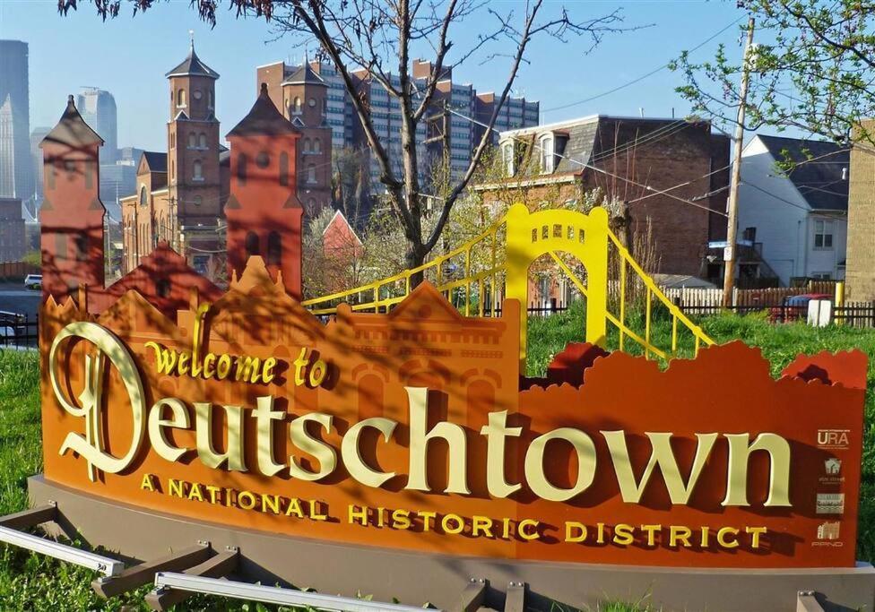 4 Bedroom 3 Bath Sleeps 10 Pet Friendly Private Backyard, 2 Car Garage, City Views, Close To All Stadiums And Casino Pittsburgh Exterior photo