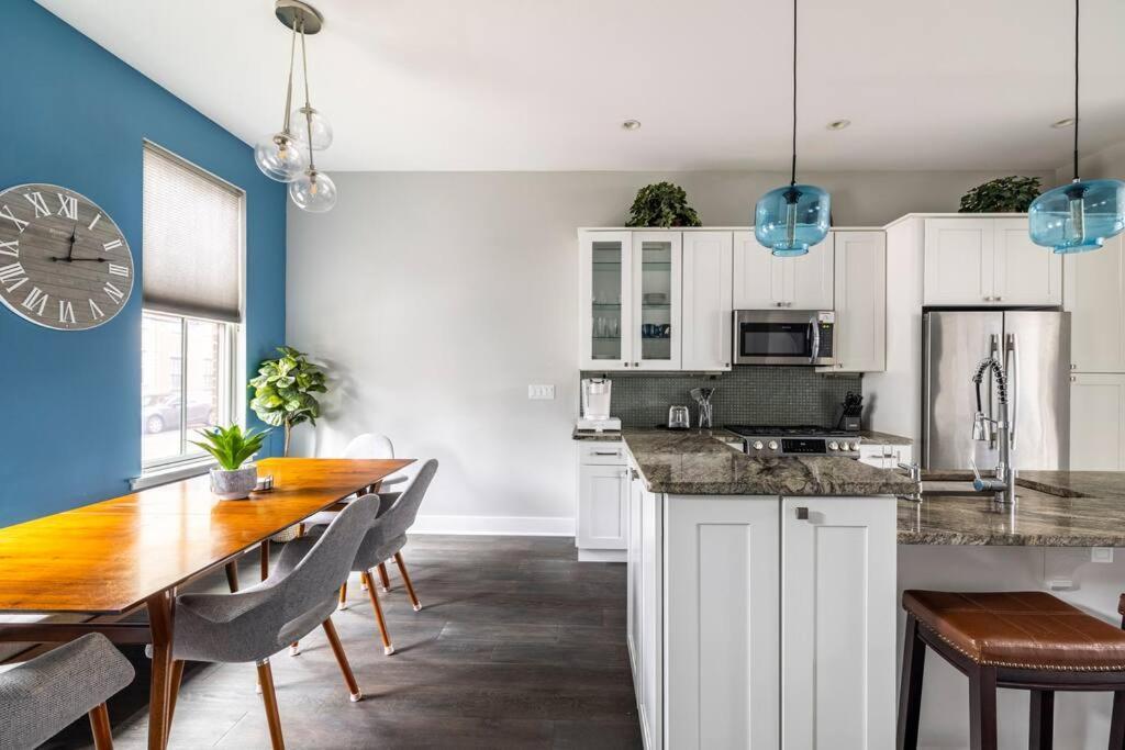 4 Bedroom 3 Bath Sleeps 10 Pet Friendly Private Backyard, 2 Car Garage, City Views, Close To All Stadiums And Casino Pittsburgh Exterior photo
