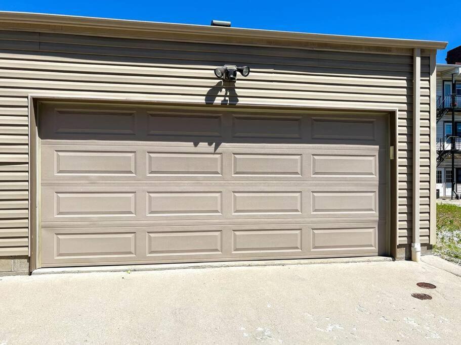 4 Bedroom 3 Bath Sleeps 10 Pet Friendly Private Backyard, 2 Car Garage, City Views, Close To All Stadiums And Casino Pittsburgh Exterior photo