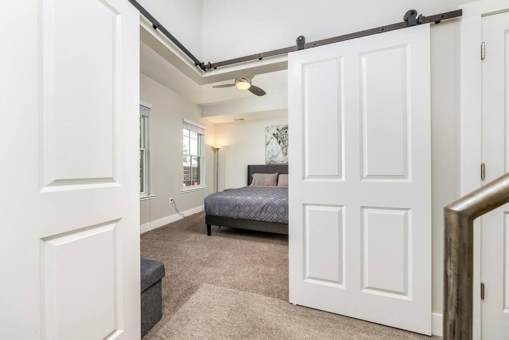 4 Bedroom 3 Bath Sleeps 10 Pet Friendly Private Backyard, 2 Car Garage, City Views, Close To All Stadiums And Casino Pittsburgh Exterior photo