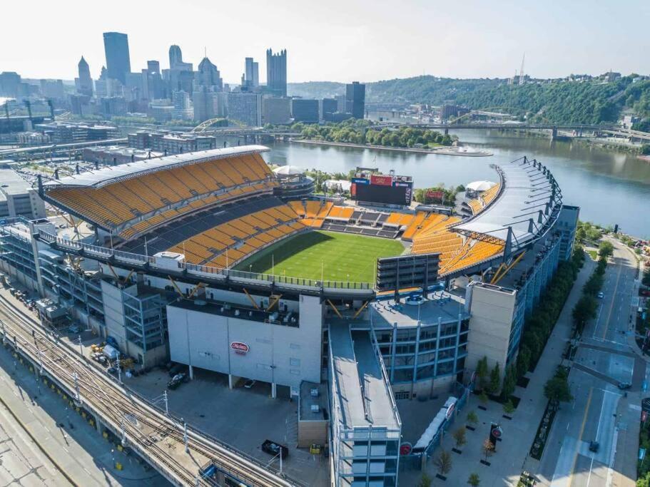 4 Bedroom 3 Bath Sleeps 10 Pet Friendly Private Backyard, 2 Car Garage, City Views, Close To All Stadiums And Casino Pittsburgh Exterior photo